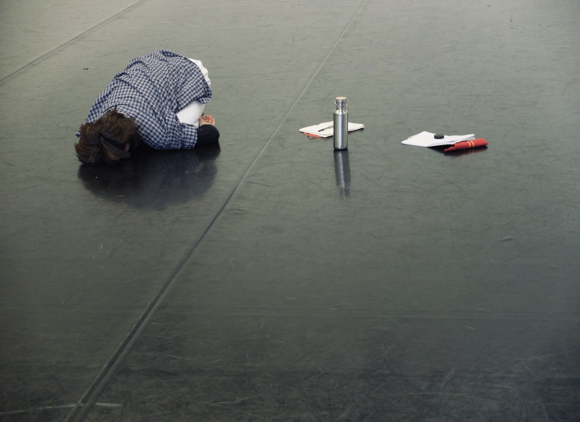 Myrthe lying on the floor