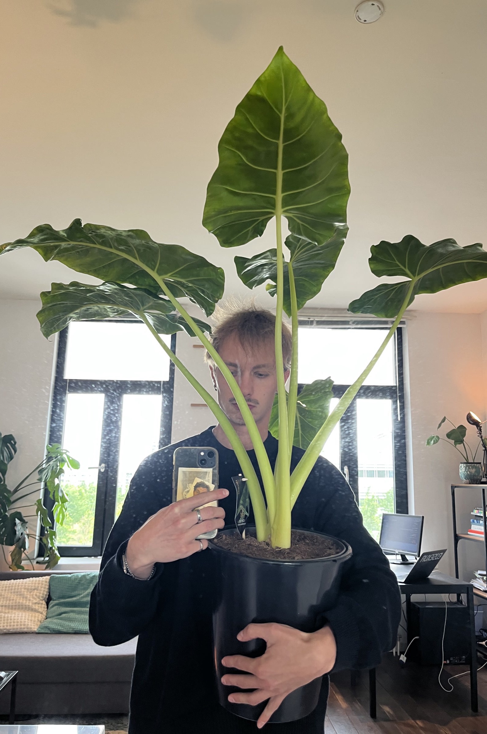 Jan with the plant used in the Biosphere installation